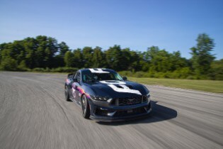 Mustang Dark Horse R